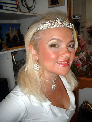 Dorota Lopatynska-de-Slepowron modeling for jewellery in London